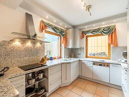 Charming Holiday Home in Maurach am Achensee