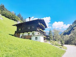 Pretty Holiday Home in Mayerhofen With Balcony