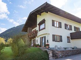 Apartment in Tyrol 100 m to the Mountain Railway
