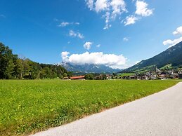 Apartment in Tyrol 100 m to the Mountain Railway