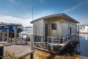 HOUSEBOAT ELEUTHERA
