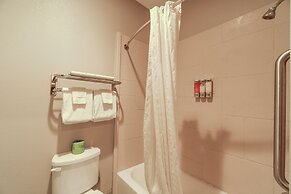 Moulton Inn &  Suites By OYO Near Shiner TX