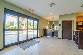 Moulton Inn &  Suites By OYO Near Shiner TX