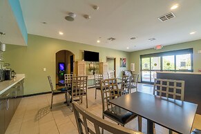 Moulton Inn &  Suites By OYO Near Shiner TX