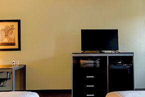 Moulton Inn &  Suites By OYO Near Shiner TX