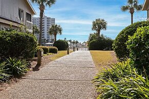 Cajun Respite 3 Bedroom Condo by RedAwning