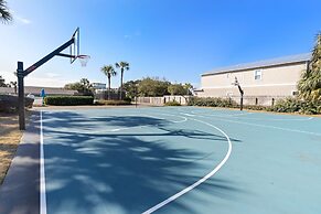 Cajun Respite 3 Bedroom Condo by RedAwning