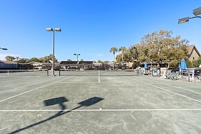 Cajun Respite 3 Bedroom Condo by RedAwning