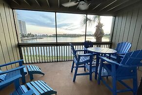 Cajun Respite 3 Bedroom Condo by RedAwning