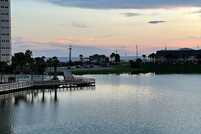 Cajun Respite 3 Bedroom Condo by RedAwning