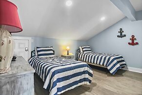 Cajun Respite 3 Bedroom Condo by RedAwning