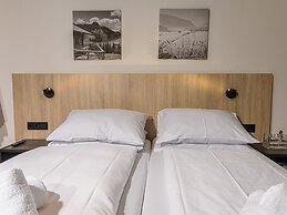 Hilltop Apartment in Viehhofen With hot tub