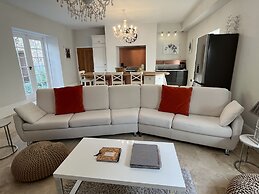 Stunning and Luxurious Manor House Holiday Home