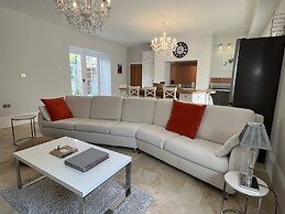 Stunning and Luxurious Manor House Holiday Home