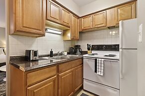 Fully Furnished Studio Apt in Lakeview