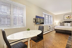 Fully Furnished Studio Apt in Lakeview