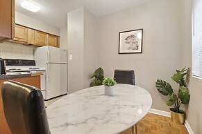 Fully Furnished Studio Apt in Lakeview