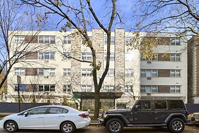 Fully Furnished Studio Apt in Lakeview