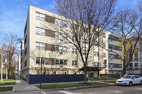 Fully Furnished Studio Apt in Lakeview