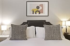 Fully Furnished Studio Apt in Lakeview