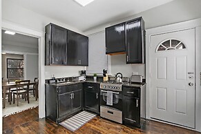 2BR Comfy & Chic Sunnyside Apt near Shop