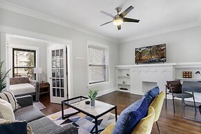 2BR Comfy & Chic Sunnyside Apt near Shop