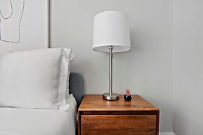 2BR Comfy & Chic Sunnyside Apt near Shop