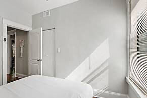 2BR Comfy & Chic Sunnyside Apt near Shop