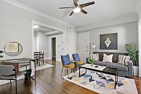 2BR Comfy & Chic Sunnyside Apt near Shop