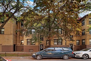 2BR Comfy & Chic Sunnyside Apt near Shop