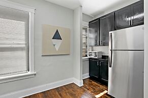 2BR Comfy & Chic Sunnyside Apt near Shop