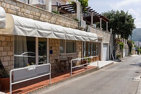 Sunny Palace Apartments