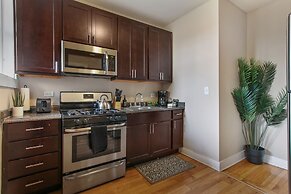 3BR Apartment w Laundry in Rogers Park