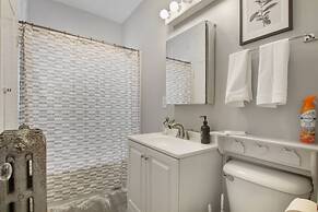 3BR Apartment w Laundry in Rogers Park