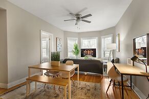 3BR Apartment w Laundry in Rogers Park
