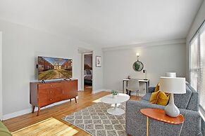 1BR Roomy Apartment in Bowmanville