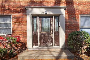 1BR Roomy Apartment in Bowmanville