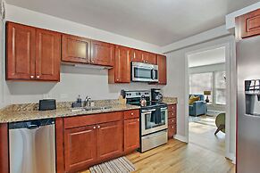 1BR Roomy Apartment in Bowmanville