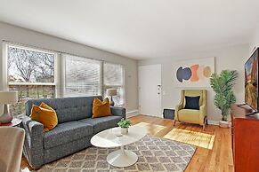 1BR Roomy Apartment in Bowmanville