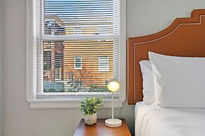 1BR Roomy Apartment in Bowmanville