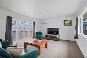 3 Bedroom In Papatoetoe w Parking - Wifi