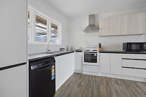 3 Bedroom In Papatoetoe w Parking - Wifi