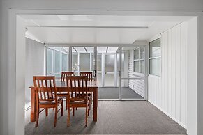 3 Bedroom In Papatoetoe w Parking - Wifi