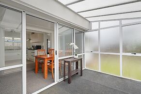 3 Bedroom In Papatoetoe w Parking - Wifi