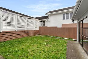 3 Bedroom In Papatoetoe w Parking - Wifi