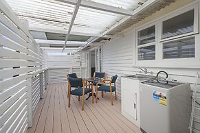 3 Bedroom In Papatoetoe w Parking - Wifi