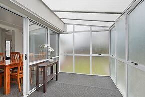 3 Bedroom In Papatoetoe w Parking - Wifi