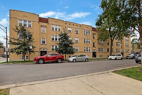 1BR Vibrant Apt in Old Irving Park
