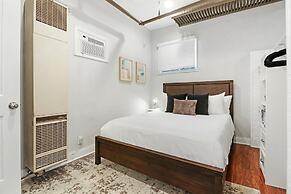 Stylish & Furnished Studio in Lakeview