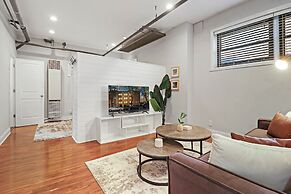 Stylish & Furnished Studio in Lakeview